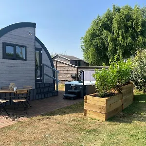 Windmill Glamping Pod With Hot Tub - The Hideaway , Cambridge (Cambridgeshire) United Kingdom